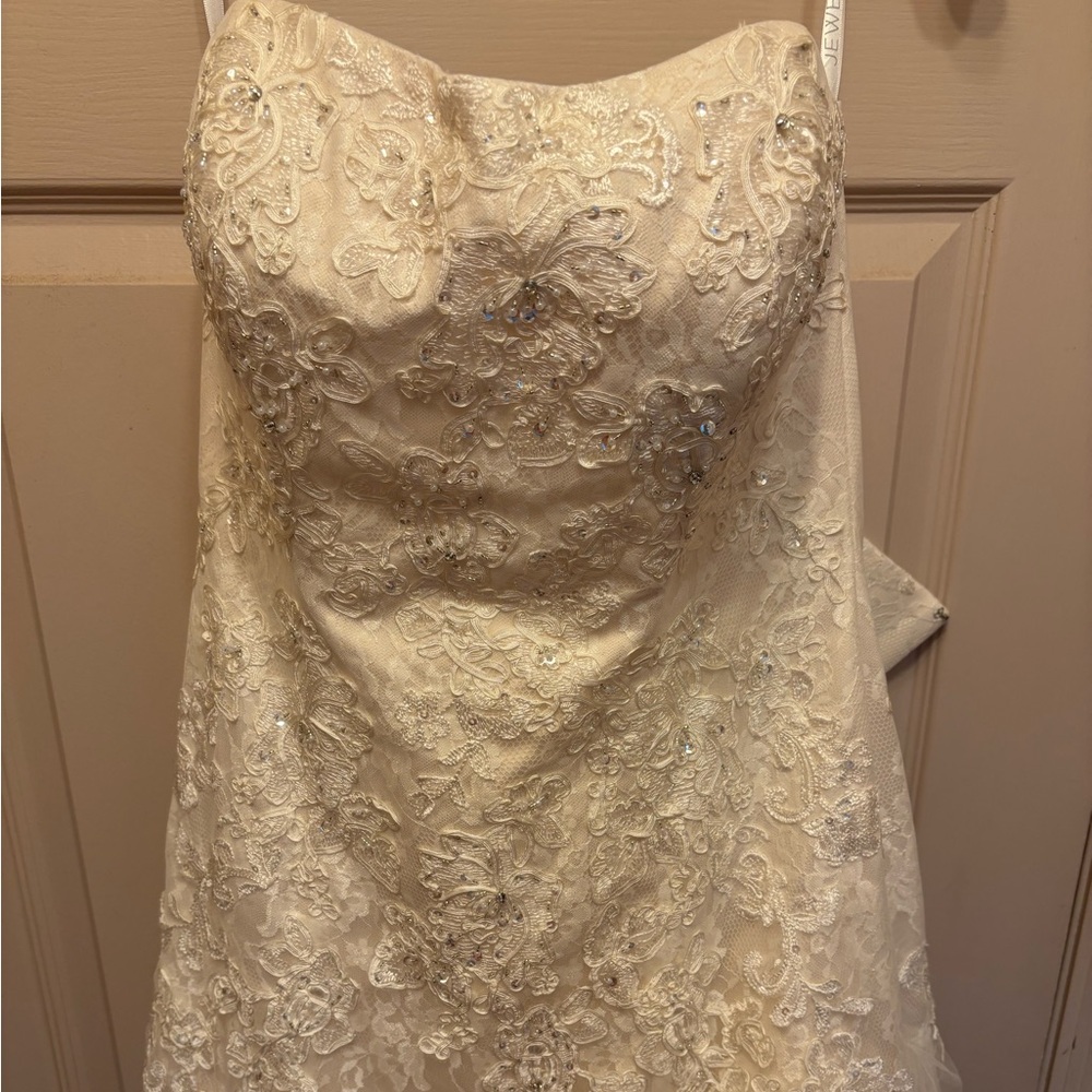 A-line ivory wedding dress